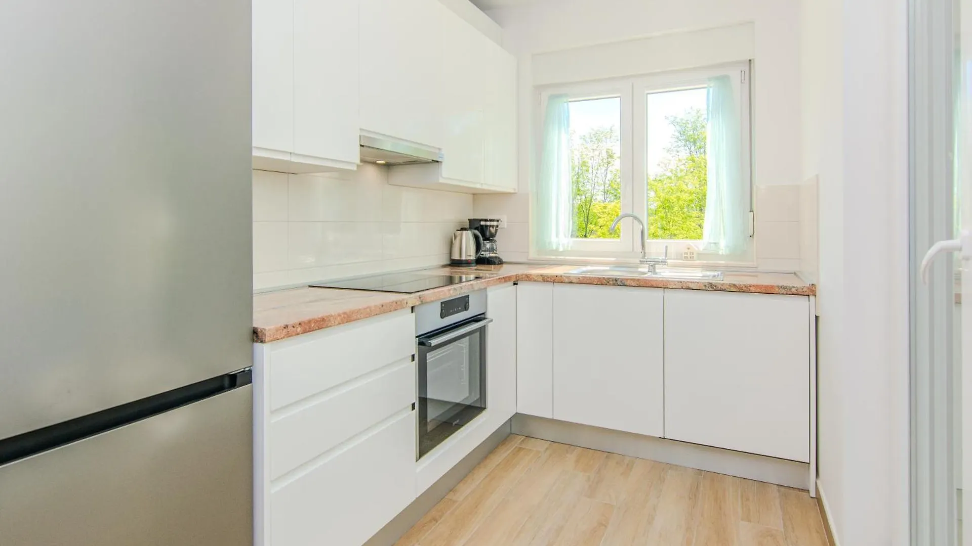 House Calm Forest 5 Minutes Walking From The Sandy Beach Privlaka  Aparthotel