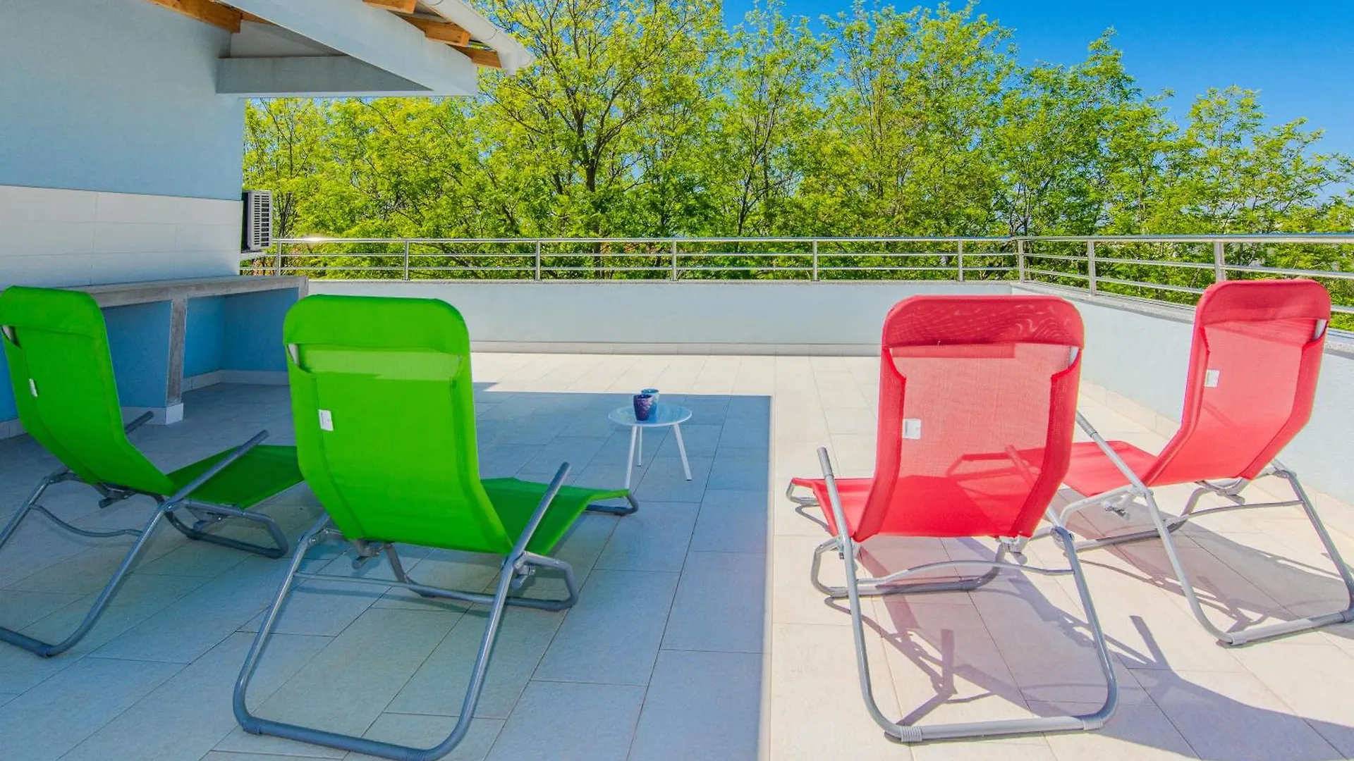 Aparthotel House Calm Forest 5 Minutes Walking From The Sandy Beach Privlaka