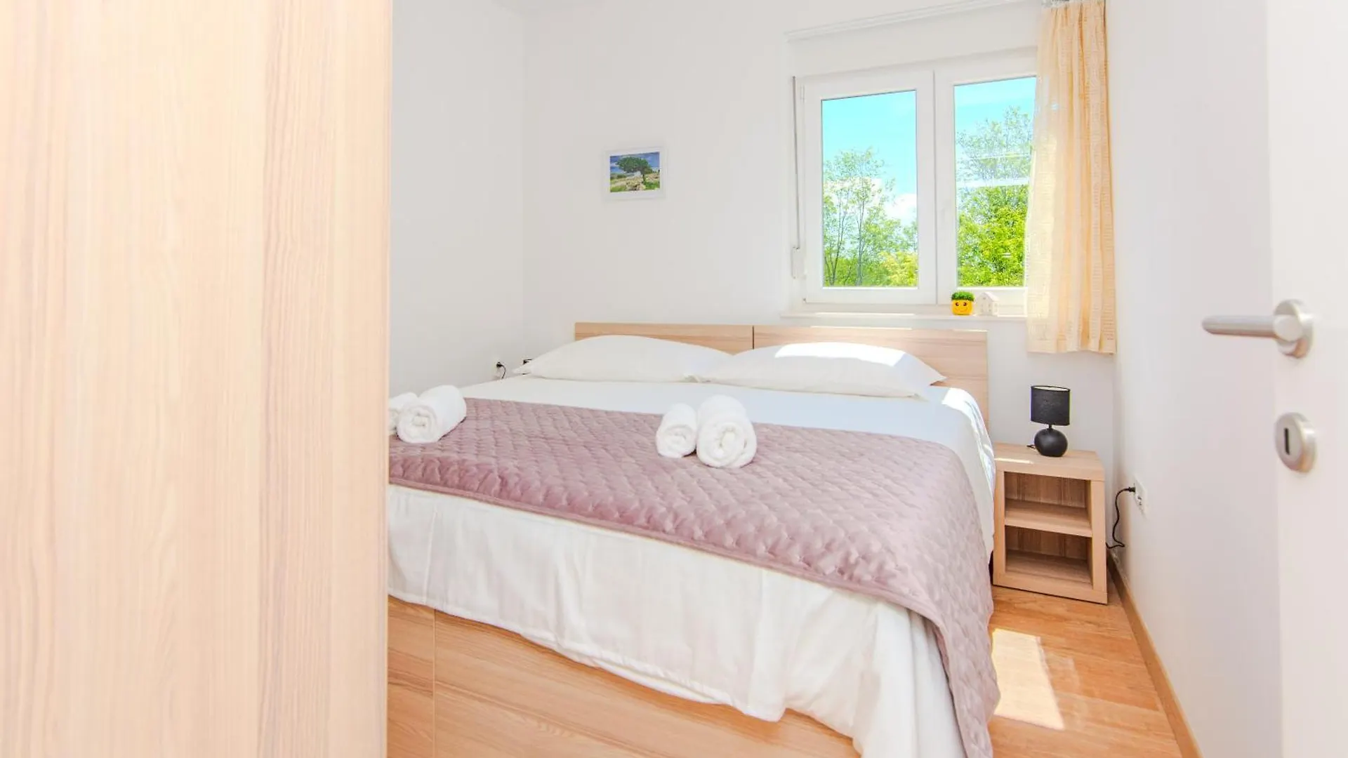 Aparthotel House Calm Forest 5 Minutes Walking From The Sandy Beach Privlaka