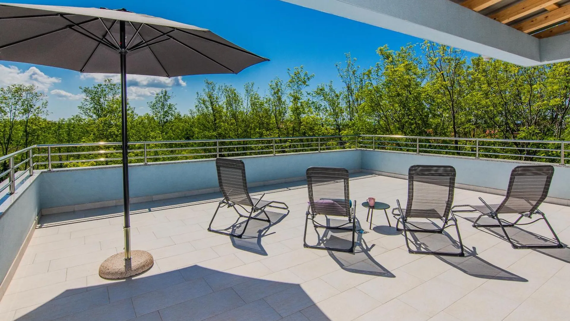 Aparthotel House Calm Forest 5 Minutes Walking From The Sandy Beach Privlaka  Croatia