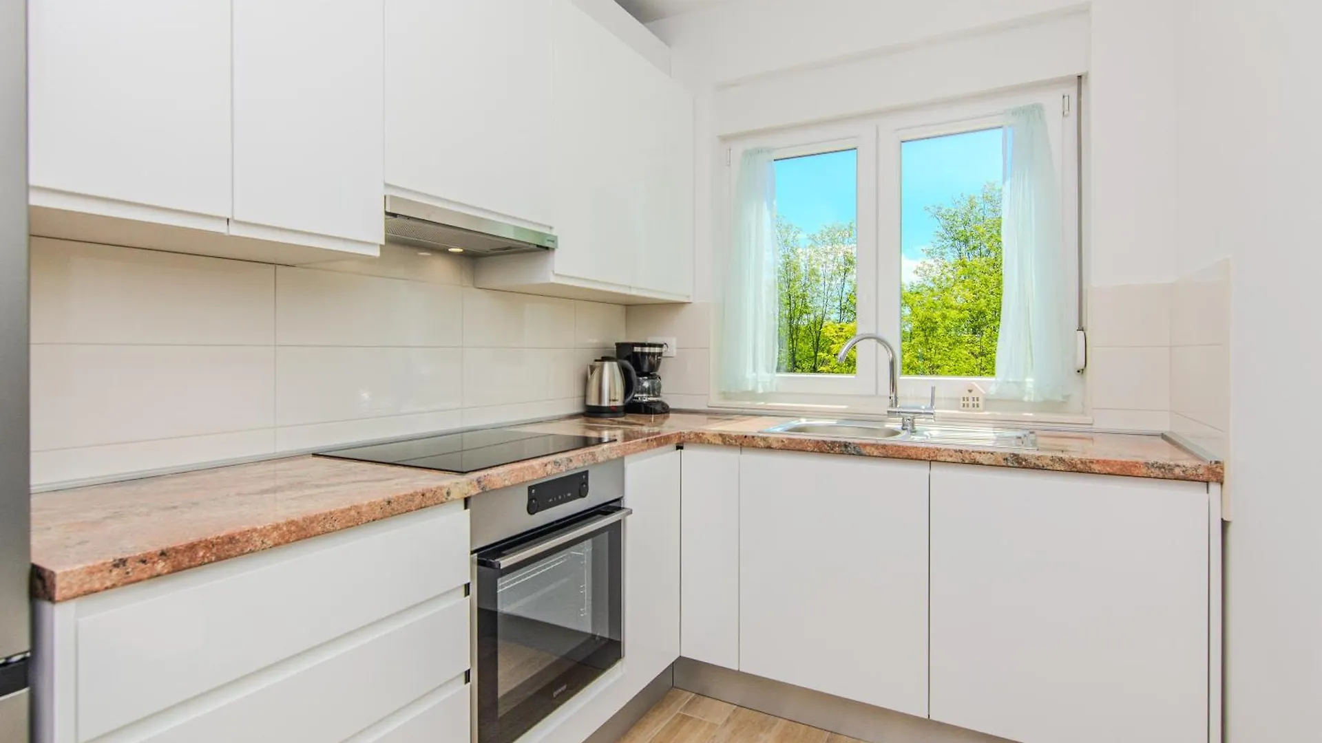 House Calm Forest 5 Minutes Walking From The Sandy Beach Privlaka  Aparthotel